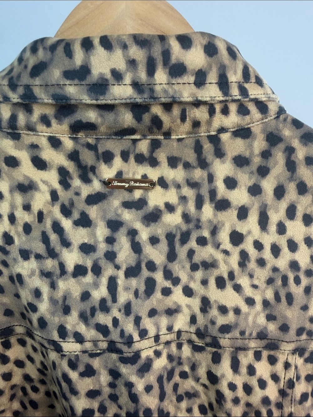 Tommy Bahama Salina Sands Cheetah Print Trucker Jacket in Golden Honey Medium - Picture 15 of 16